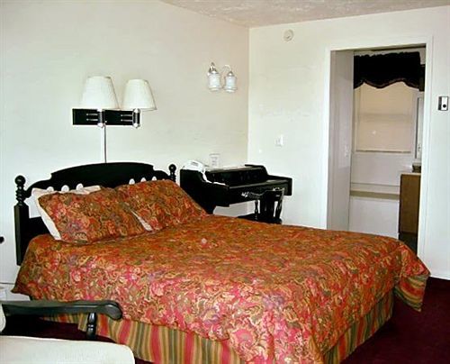 Continental Inn Cheboygan Exterior foto